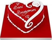 Kalp �eklinde �zel Haz�rlanm�� K�rm�z�l� ya� pasta